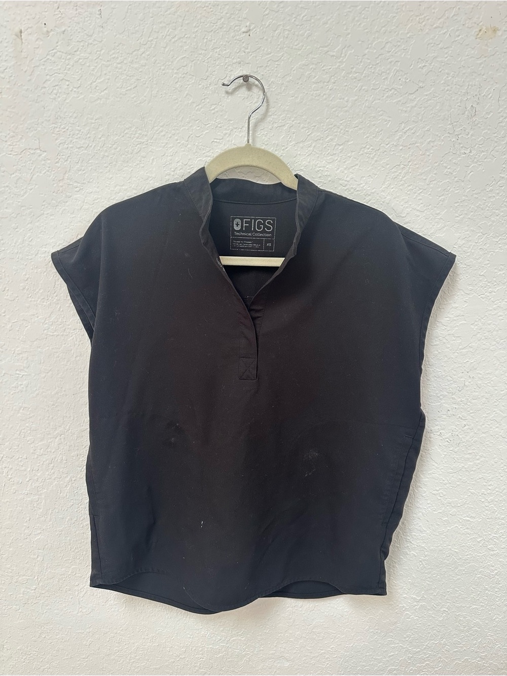 FIGS Black Cap-Sleeve Pullover Tunic Top